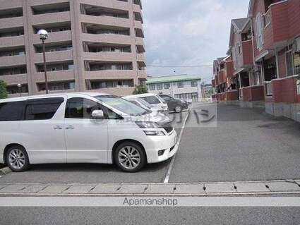 オーディン[3LDK/65.57m2]の駐車場1