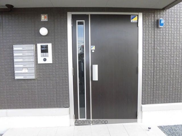グランドュール Aの玄関写真