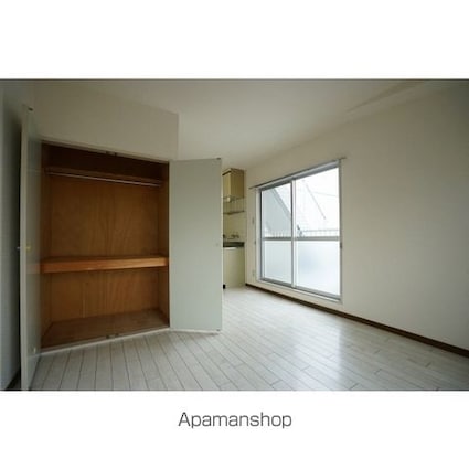 エレガンス綾瀬６[1R/18.3m2]の収納