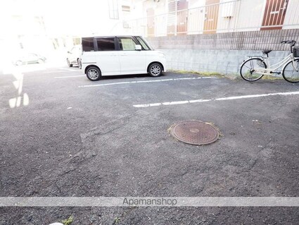 エクレール清水台[1K/20.28m2]の駐車場