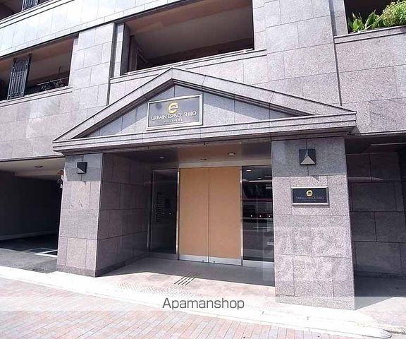 アバンエスパス四条の玄関写真