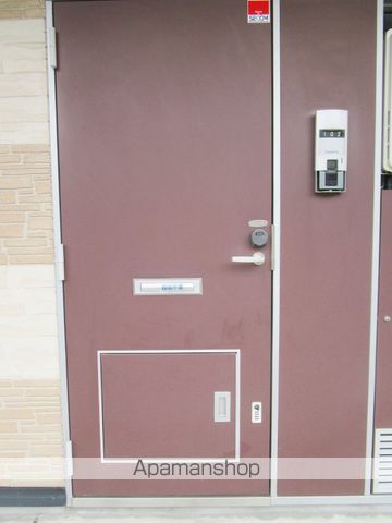 レオパレスガーデン ワタナベの玄関写真