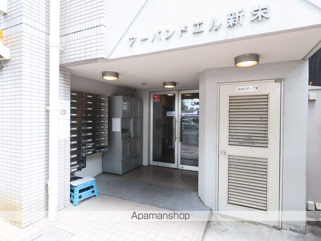 アーバンドエル新栄の玄関写真