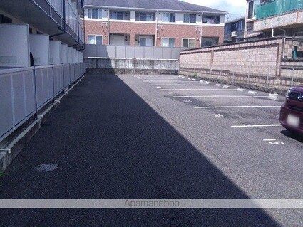 愛知県瀬戸市神川町[1K/20.27m2]の駐車場2