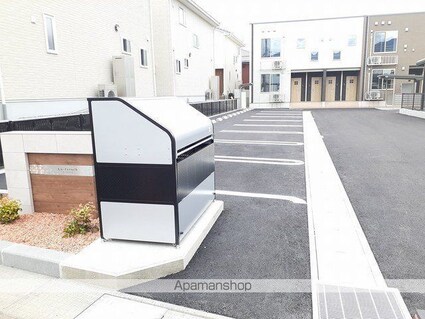 ラ・フォルシュ[1LDK/50.18m2]の駐車場