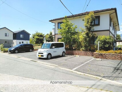 長野県長野市大字高田[2LDK/66.88m2]の駐車場2