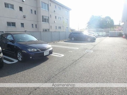 エクセルシオール城北[3LDK/84.39m2]の駐車場