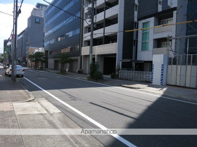 モンテーニュ名駅の玄関写真