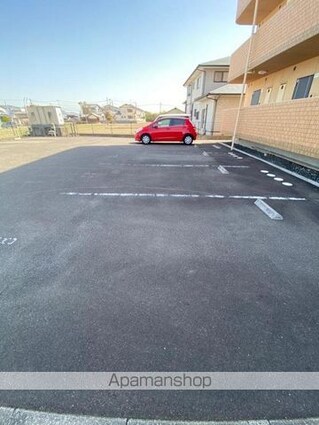 マリベールＫ[1K/31.35m2]の駐車場