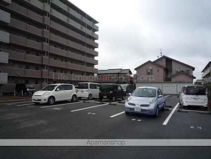 滋賀県東近江市東沖野１丁目[2LDK/47.58m2]の駐車場3