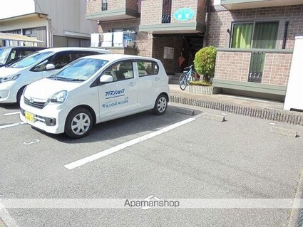 ラ・クレール薊野[2K/41.22m2]の駐車場