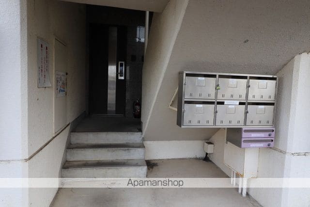 コンチネンタル堀川の玄関写真