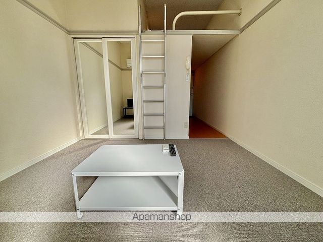 レオパレスサントラップヨコウチの内装写真