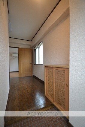 服部ビル[1K/30.9m2]の玄関