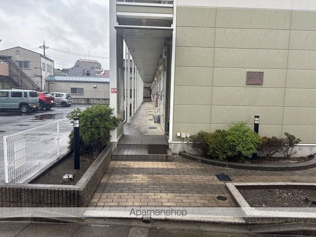 レオパレスプリステラTMの玄関写真