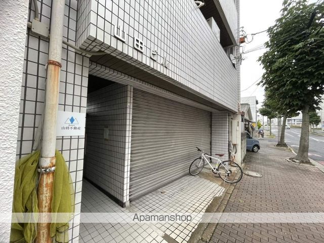 山田ビルの玄関写真