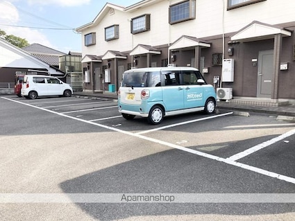 滋賀県東近江市西中野町[2LDK/59.62m2]の駐車場1