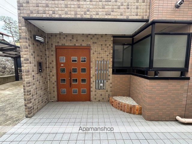 ラトゥール江坂の玄関写真