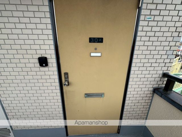 Fビルの玄関写真