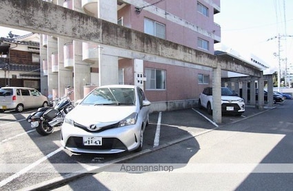 Ｒ１マンション[1R/28.35m2]の駐車場