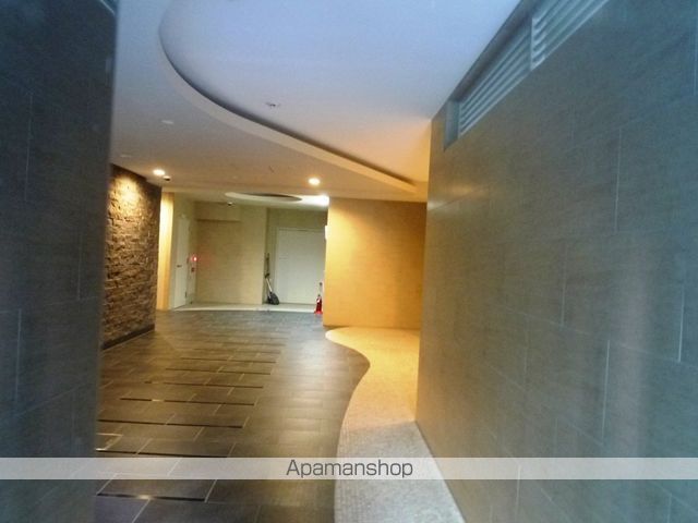 APRILE南森町の玄関写真