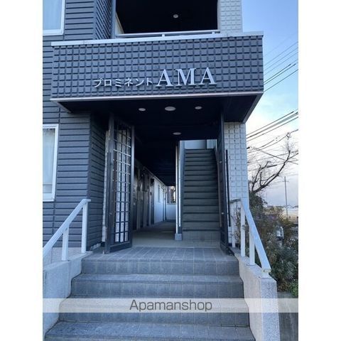 プロミネントAMAの玄関写真
