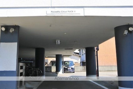 ピカデリーサーカス７ラックⅡ[2DK/46.7m2]のエントランス1