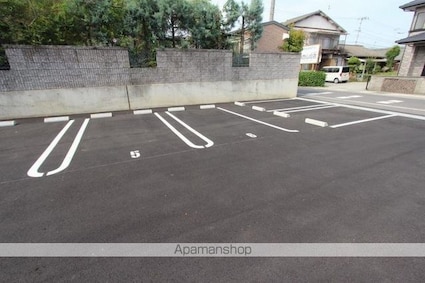 ヴァンヴェール[1LDK/54.19m2]の駐車場