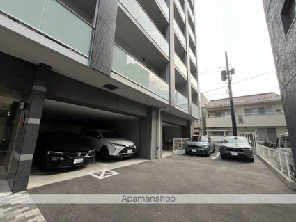 コンティニューム宇品[1LDK/40m2]の駐車場