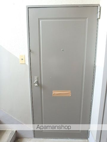 ビレッジハウス上野部1号棟の玄関写真