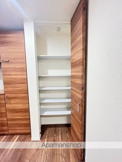 和歌山県和歌山市鷹匠町２丁目[2LDK/63.57m2]の共用部1