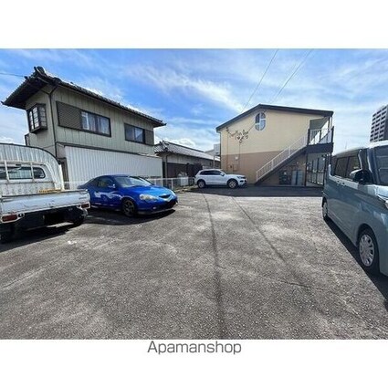 Ｓｕｒｐｌｕｓ　Ｏｎｅゆとり[1K/28m2]の駐車場