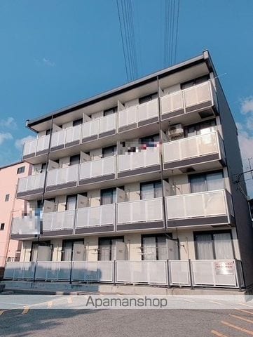 レオパレス高尾IIIの外観写真
