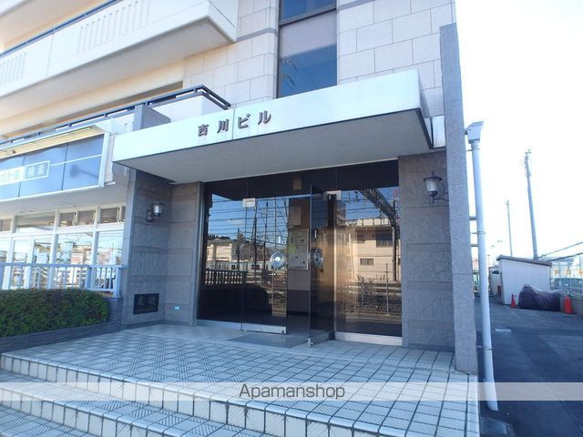 吉川ビルの玄関写真