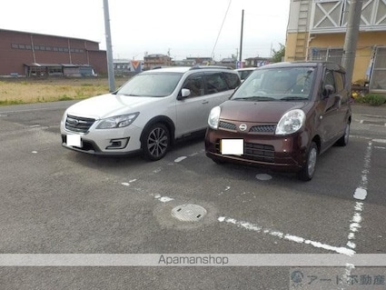 ユーミー乃万Ⅱ[3DK/56.85m2]の駐車場2