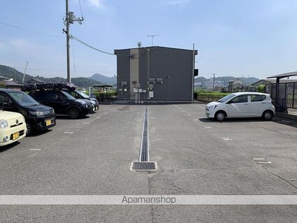 レオパレスカワミナミ[1K/28.02m2]の駐車場