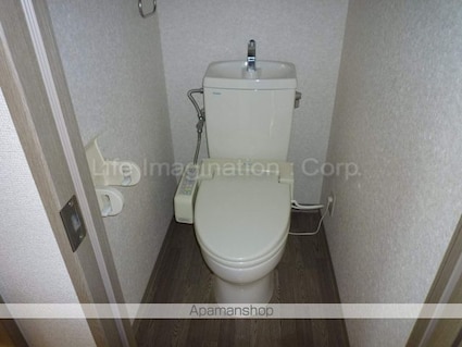 フローラルコート[1LDK/39.6m2]のトイレ