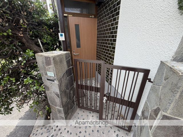 豊中市 2階建 築55年の玄関写真
