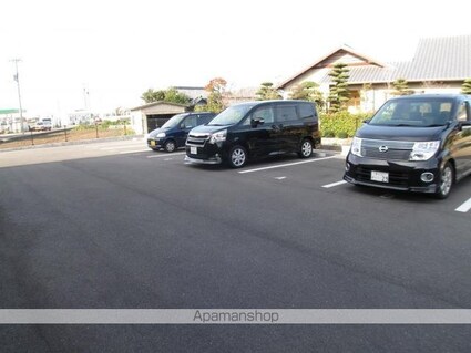 フォブール司Ⅱ[2LDK/68.49m2]の駐車場