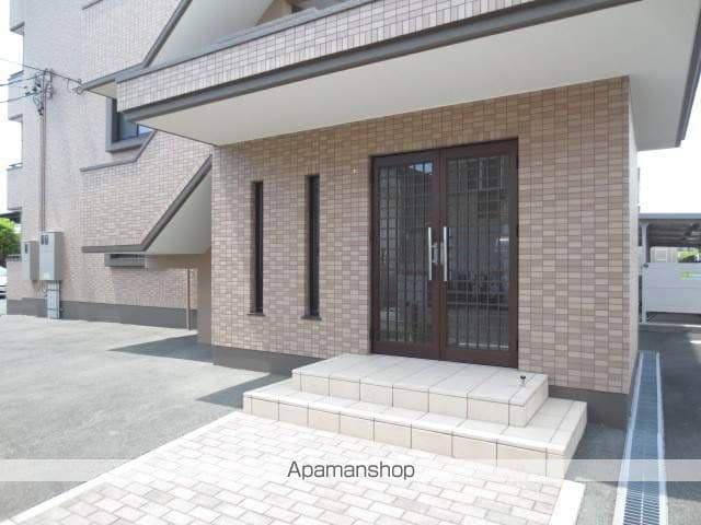メイプルバンクの玄関写真