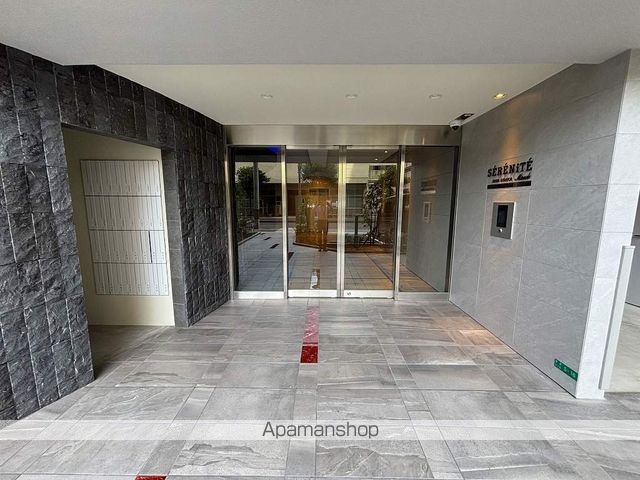 SERENITE新大阪ミラク弐番館の玄関写真