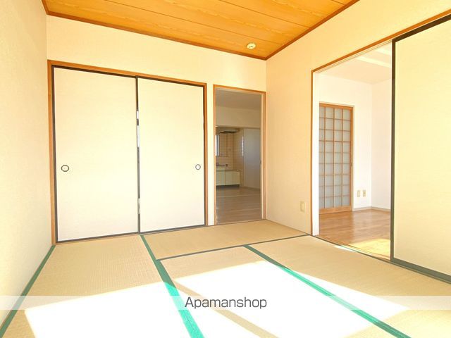 ロイヤルヒルズ高丘の内装写真
