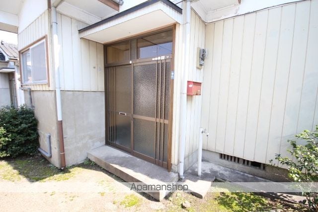 山下貸家の玄関写真