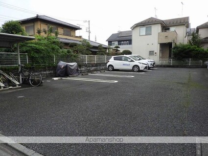 ヴィーヴル　ローマⅡ[2DK/42.77m2]の駐車場