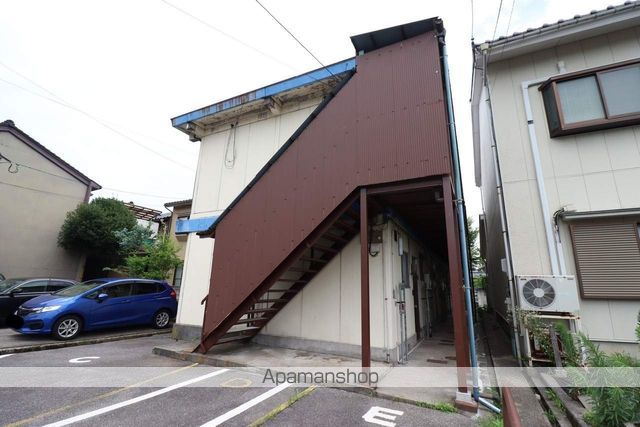 白金コーポの外観写真