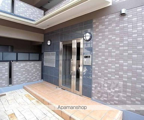 ルミエール西洞院の玄関写真