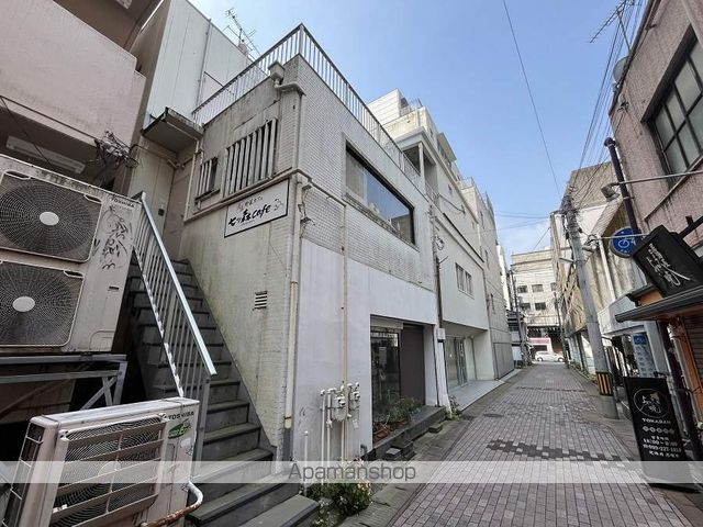 野崎ビルの玄関写真