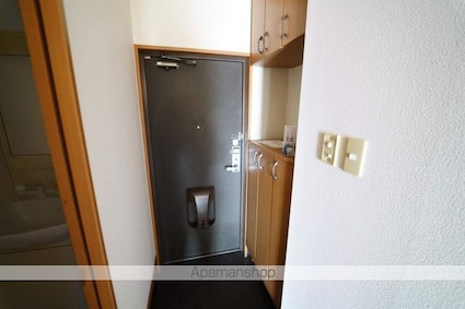 キングス・コート（ＫＩＮＧ’Ｓ　　ＣＯＡＴ）[2LDK/51.66m2]の玄関