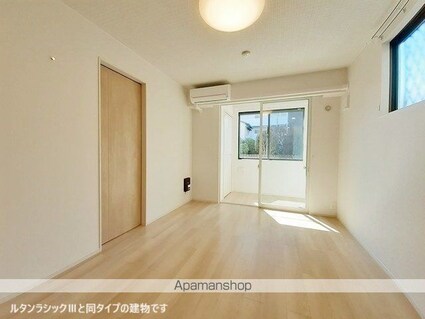 ＷＩＳＴＥＲＩＡ　Ⅶ[1K/29.72m2]のリビング・居間