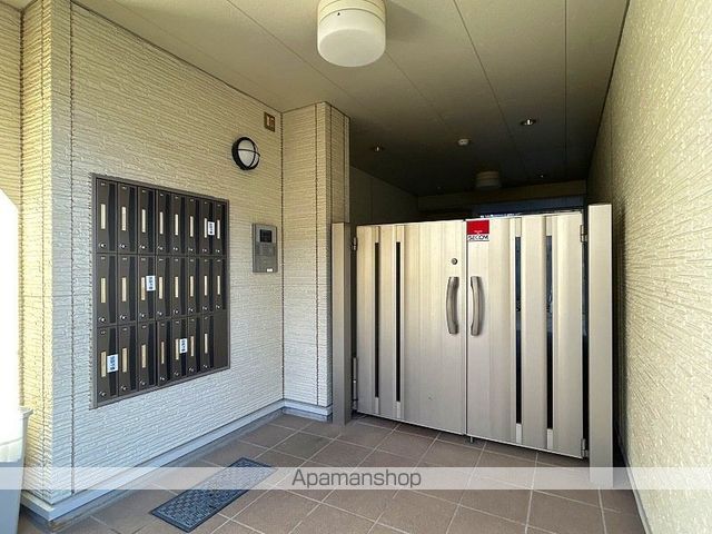 レオパレスアイリスの玄関写真